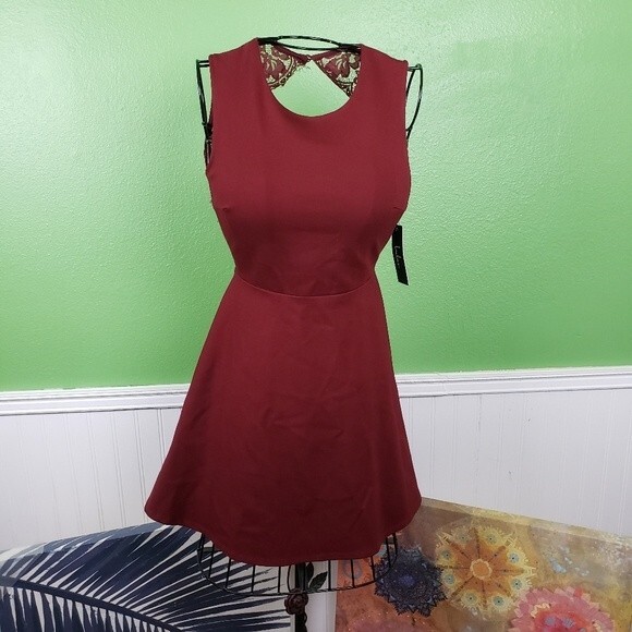 Lulus NWT Burgandy Short Lace Fit and Flare Dress Size Small - Picture 1 of 11